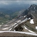 Auf dem Gipfel, von hier überblickt man fast den gesamten Aufstieg (siehe auch 3. Bild dieser Serie mit rot eingetragenem Wegverlauf).