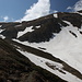 Im Aufstieg zum Šar Planina-Kamm - Immer mehr Schneefelder bedecken nun die Hänge.