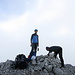Am Gipfel der Schafkarspitze - wie im richtigen Leben: einer arbeitet, einer beaufsichtigt 
