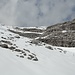 der Schnee liegt Knöcheltief im zick-zack-Aufstieg auf den Kamm des Salaruelkopf