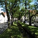 schöner Bachlauf in Weilheim, auf der Straße links tobt allerdings häufig starker Autoverkehr