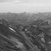 Aussicht vom Pra de Cray zu Arche de la Tornette (links) und Les Millets (rechts). Über dem Vallée de l'Intyamon der "wilde Westen" der Préalpes...