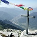 <b>Pizzo di Claro (2720 m)</b>. Lo sventolio delle bandiere diffonde buoni auspici e buoni pensieri in tutto il mondo.