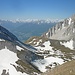 Blick über das Kreuzjöchl in die Stubaier Alpen.