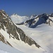 Aufstieg Gross Wannenhorn: Die Aussicht weitet sich nun mit jedem Höhenmeter zum Gipfel hin!<br /><br />Rechts ist das Gross Grünhorn (4043,5m).