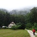 feucht und wolkenverhangen, der Start - auf dem Weg zum Forsthaus