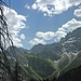 Im Anstieg zur Rappenklammspitze; Blick zu Torkopf und Östlicher Karwendelspitze.