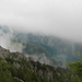Eine Wolkenlücke gibt einen kurzen Blick zum Königsee frei
