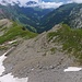Tiefblick beim Abstieg vom Redertenstock (2295m) auf P.2215m und weiter Untern auf den eigentlichen Gipfel des Redertengrates (P.2080m). Im Hintergrund ist das Oberseetal.