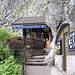 Kiosk-Like - 1 € Eintritt kostet es an der Höllentaleingangshütte zur Höllentalklamm (Maximilian-Klamm)