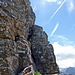 .. über diese stabilen und gut gestuften Felsen zum Gipfel (I-II). Nur diese 2m im Bild sind etwas ausgesetzt.