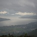 Getrübte Sicht vom Uto Kulm auf den Zürichsee.