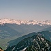 15.04.2007: Blick über das Ebner Joch in die Zillertaler Alpen; tief eingeschnitten das Zillertal.