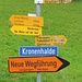 Von der Kirche, ein Treppchen oder die Fahrstr runter - dann kommt dieser SchilderBaum
