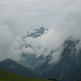 Die Wolken waren nicht ganz dicht - soll heißen, daß immer wieder ein Blick auf höhere Lagen (& Neuschnee) erhascht werden konnte