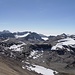 Blick über die weiteren Gipfel des Chacaltaya-Massivs mit Charkini (rechts) und Tiquimani (links) im Hintergrund
