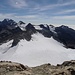 Blick vom Gipfel auf den Gletschersattel mit Tiquimani und Cerro Telata