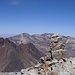 Gipfelsteinmann - Im Hintergrund das Chacaltaya-Massiv