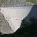 Barrage de Mauvoisin (1976m). Die Staumauer hat eine Höhe von 250m und ist somit die höchste Bogenstaumauer Europas!