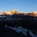 Col de Lire Rose (3115m): <br />Erste Sonnenstrahlen beleuchten Grand Combin de la Tsessette (4135m), Tour de Boussine (3833m) und Tournelon Blanc (3700m).