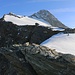 Aussicht vom P.3470m auf die La Ruinette (3875m). Davor ist der Gratgipfel P.3710m den man über die Firnfläche des Glacier de la Ruinette umgeht.