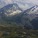 Foto vom ersten Besteigungsversuch am 27./28.7.2013:

Aussicht vom P.3026m auf der Arêtes de Lire Rose zu Mont Gelé (3518,2m) und Mont Avril (3347m). Auf der Hochebene liegt der Lac de Tsofeiret (2572m).