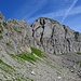 Nach dem Stosssattel folgen ca. 100m Abstieg und eine lange Querung, die auch südlich unterhalb der Silberplatten vorbeiführt.