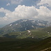 Unterwegs zwischen Popova Šapka und Titov Vrv - Ausblick aus der südlichen Flanke des Bakardan zu Bristavec / Borislavec und Rudoka (höchster Berg des Kosovo).