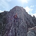 [u Alpinist] im Abstieg über den Westgrat