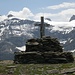 Komfortable Sitzgelegenheit auf dem Gipfel des Glatten (2505 m).