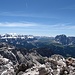 hinter der Sella schaut ein Stückerl Marmoalda hervor, rechts der Sassolungo und der Plattkofel