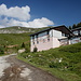 Popova Šapka - Hier befindet sich neben den Ski-Anlagen, zahlreichen Ferienhäusern und etlichen Hotels auch das "Planinarski dom Smreka" / "Планинарски дом Смрека" (Berghaus), Ausgangs- und Endpunkt unserer heutigen Tour.