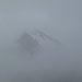 Gipfelraten für Fortgeschrittene - ja, so geht es einem im Nebel und man zückt bei jeder Wolkenlücke die Kamera (übrigens: Der Piz Terri ist's natürlich)