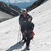 Corinne, Aaron und Annalina am Schnee überqueren