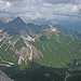 Gipfelblick zur Erlspitzgruppe mit der markanten, einfach erreichbaren Erlspitze.