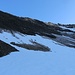Oberhalb 2800m, nach etwa 1000 Höhenmeter Aufstieg von Mauvoisin sieht man plötzlich der Gipfel hoch über der Südflanke.