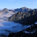 Im Tal bewöklt, in den Bergen Sonnenschein!<br /><br />Aussicht vom Grat nach Nordnodwest zu den Gipfeln Bec de Rosses (3223m), Mont Fort (3329m) und Le Parrain (3259m).