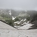 <b>Non c’è nulla di preoccupante: una vasta distesa di neve, che scende verso l’Alp de Stabi, in Val Calanca. </b>