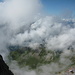 der Westen in Wolken - nur die Grasflanke von Oberlavtina ist zu sehen