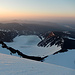Blick vom Kebnekaise auf Gletscher und Berge Nordschwedens.