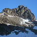 Der Gipfel des Schwabenkopfs liegt hinter den sichtbaren Felsen.