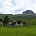 das Dorf Grevasalvas mit dem Piz Lagrev (3165m) im Hintergrund