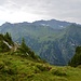 im grünen Kamm rechts der Bildhälfte - das Glanzgschirr ein wunderbarer Skiberg Dahinter der graue Kamm mit Hochgasser (BM) 