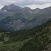 Blick auf die Alp Öschinen mit der Bergstation (1682m), dem Ausgangs- und Endpunkt der Blüemlisalptour.<br /><br />Im Hintergrund die Lohnergruppe und der Gratverlauf zum First (links; 2548,2m).