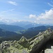 Gipfel-"Plateau" - mit, leicht im Dunst aufragenden, Grossen Bernern