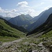 Durch  das schöne Hochtal gehts recht bequem aufwärts.