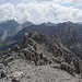 Blick über den  zerborstenen Kamm zur Kogelseespitze, mit noch so manchen mühsamen Zielen.