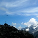 Gipfel Felsenhorn , darüber hinweg fliegt gerade ein Kolkrabe
