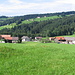 La vista verso Langenegg, quella in primo piano è la frazione Kaltschmidskurzen di Lingenau.