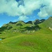 Der Kranz der Berge um den Wilden See mit Wilder Kreuzspitze (in Wolken), Marblsee (vorne) und Heli (in der Luft)